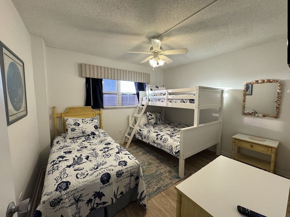 Condo, 2 Bedrooms
