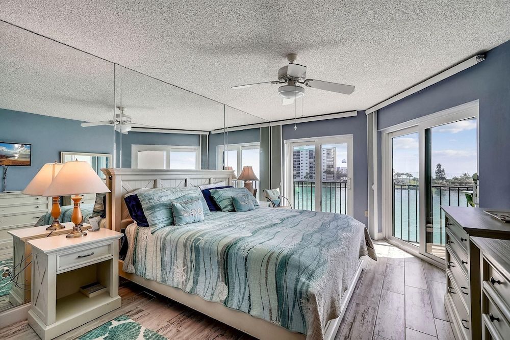 Condo, Multiple Beds (Land's End 5-403 Gulf-Bay Front - Pre)