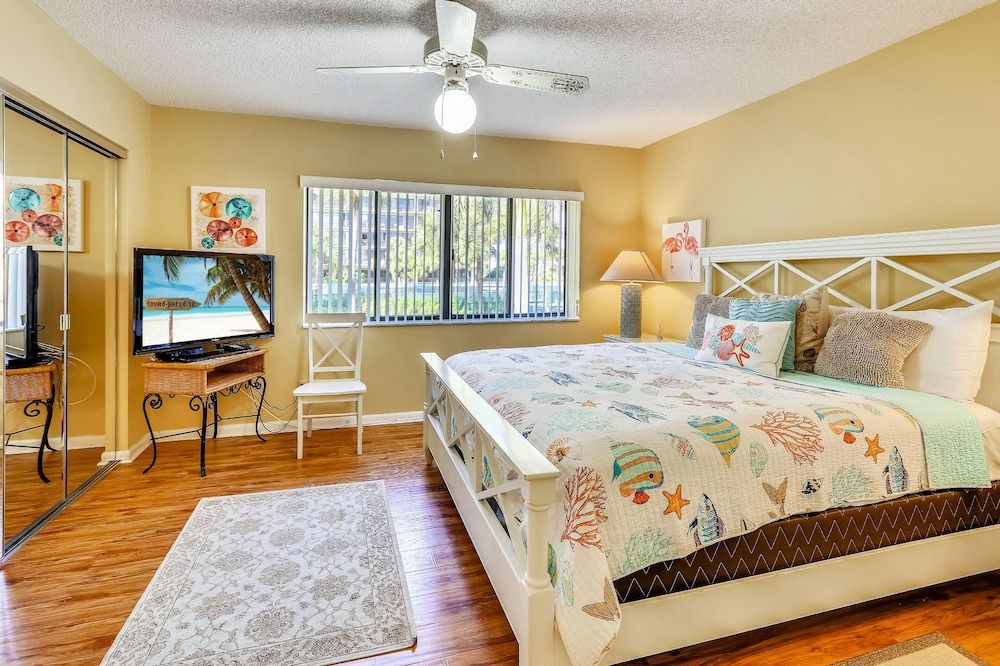 Condo, 1 King Bed (Land's End 10-205 Beach Front)