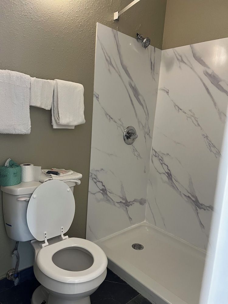 Travel Inn Kingsport Smoking Double Beds 4