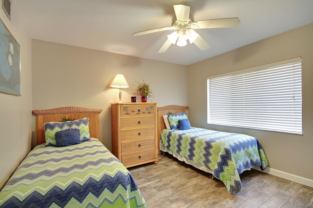 Condo, 1 King Bed (Land's End 8-306 Beach Front - Premie)