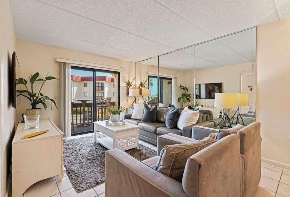 Condo, 2 Bedrooms