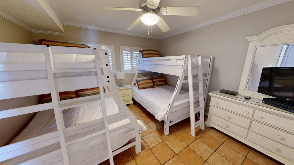 Condo, 2 Bedrooms