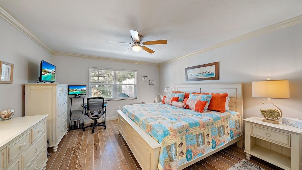 Condo, 2 Bedrooms