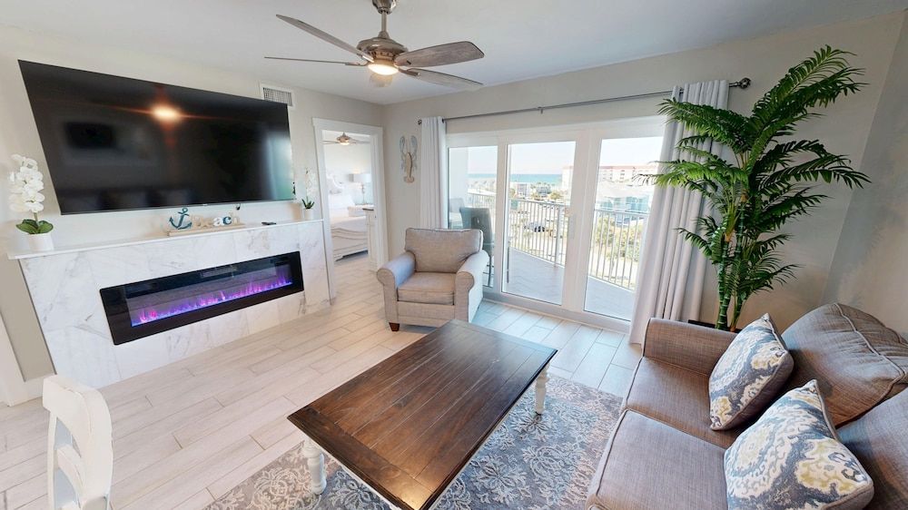 Condo, 2 Bedrooms