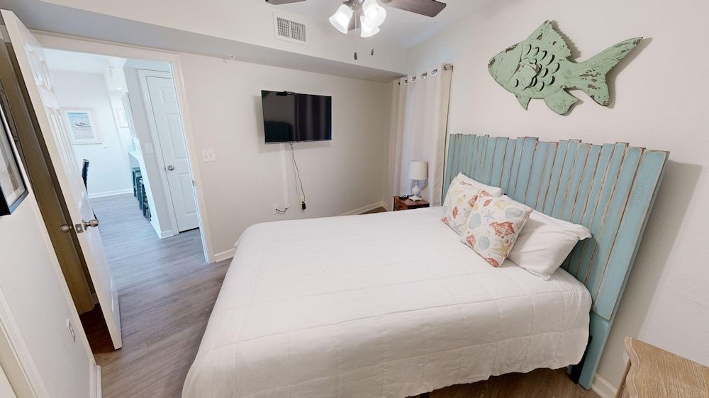 Condo, 2 Bedrooms
