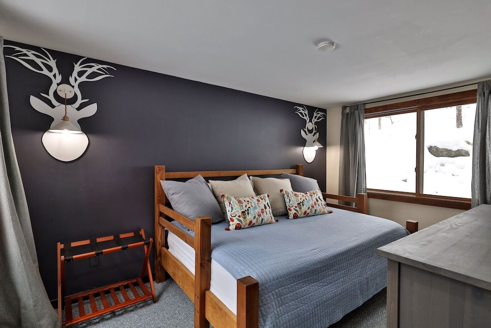 Whitetail Chalet 4 Bedroom Home House, 4 Bedrooms 8