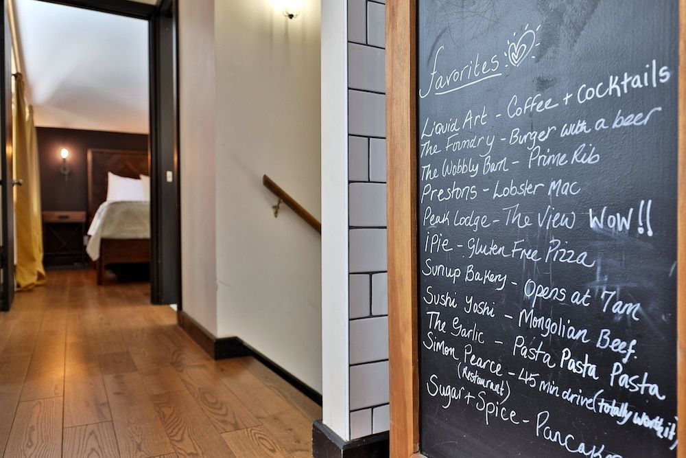 Whitetail Chalet 4 Bedroom Home House, 4 Bedrooms 38