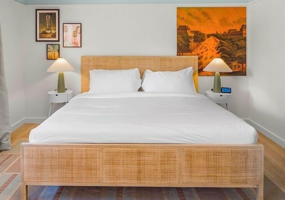 Ambler Hotel Superior King Room 3