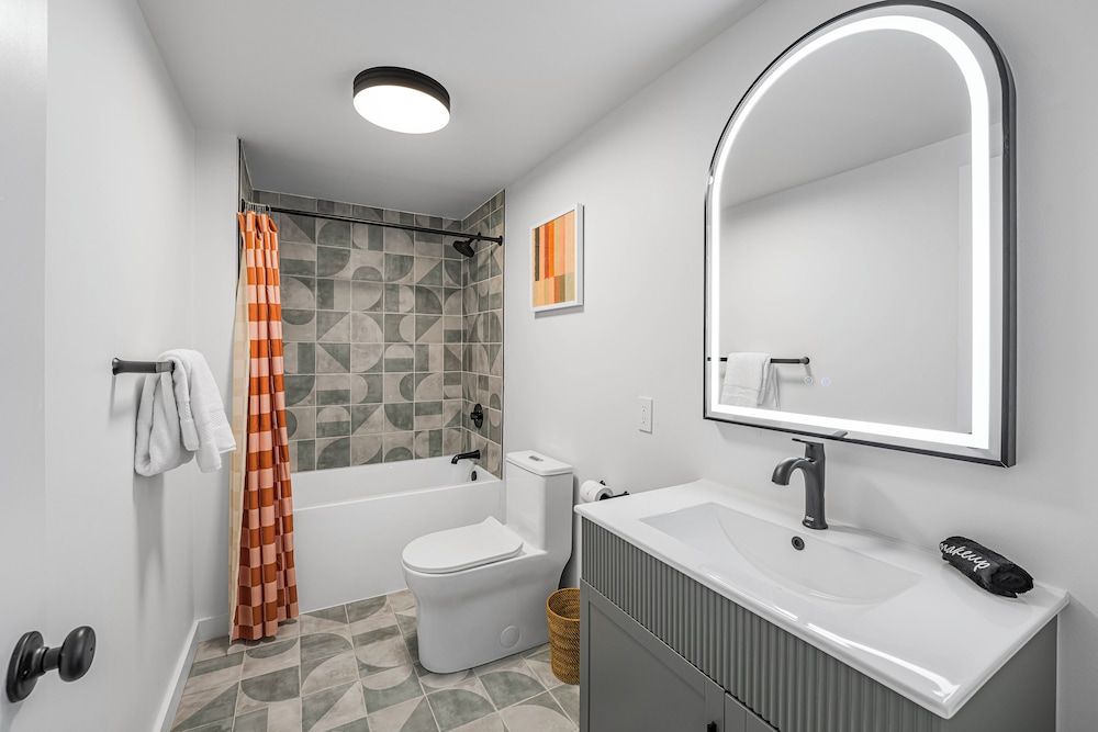 Ambler Hotel Alaskan King Room 2