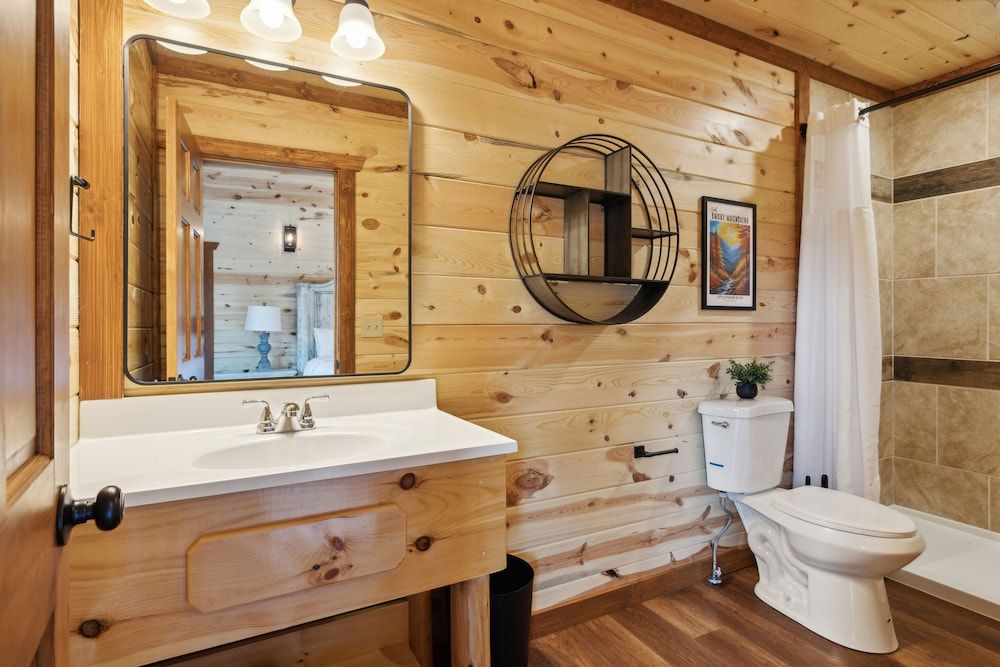 Smoky Mountain Splash 6 Bedroom Cabin by RedAwning Cabin, 6 Bedrooms 31