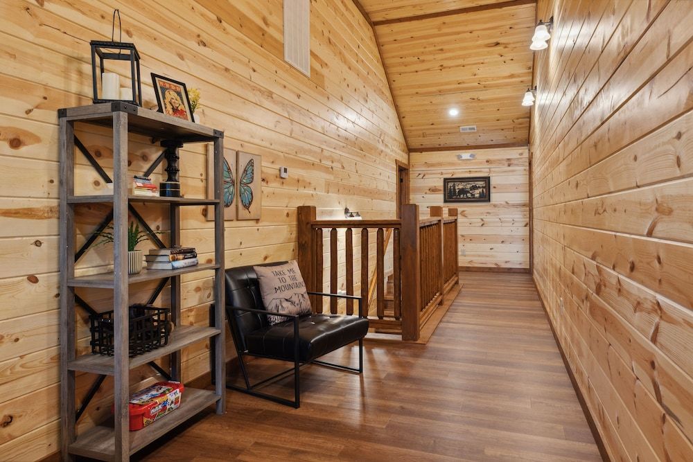 Smoky Mountain Splash 6 Bedroom Cabin by RedAwning Cabin, 6 Bedrooms 57