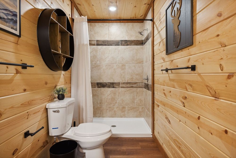 Smoky Mountain Splash 6 Bedroom Cabin by RedAwning Cabin, 6 Bedrooms 34