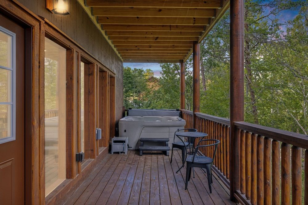 Smoky Mountain Splash 6 Bedroom Cabin by RedAwning Cabin, 6 Bedrooms 68