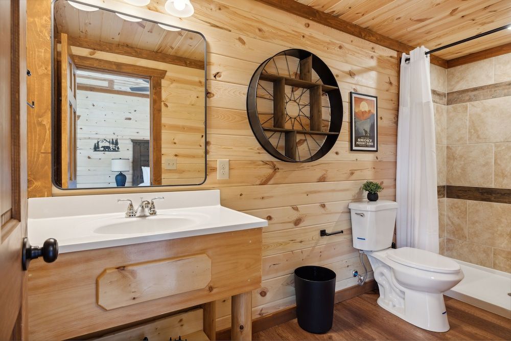 Smoky Mountain Splash 6 Bedroom Cabin by RedAwning Cabin, 6 Bedrooms 25