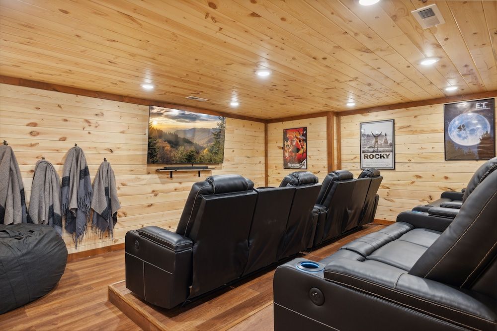 Smoky Mountain Splash 6 Bedroom Cabin by RedAwning Cabin, 6 Bedrooms 54