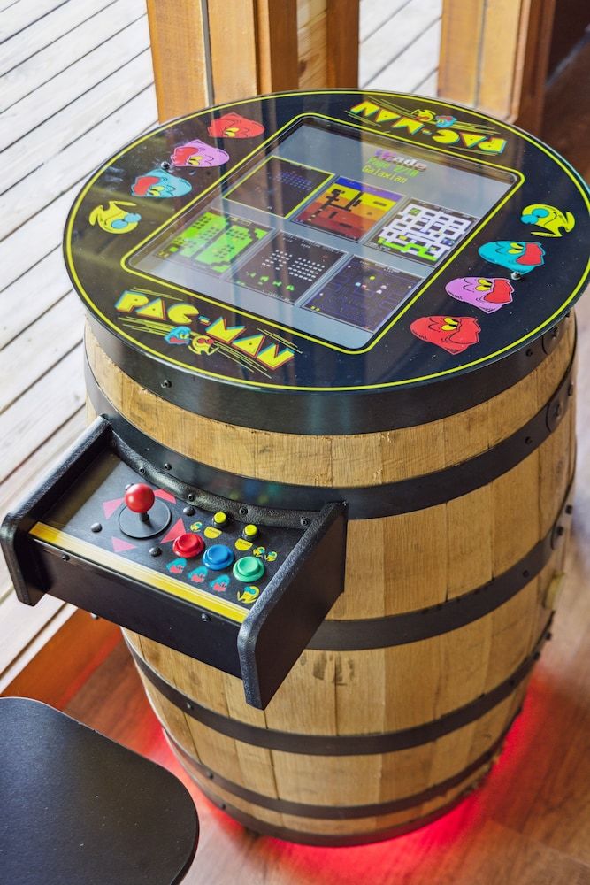 Smoky Mountain Splash 6 Bedroom Cabin by RedAwning Cabin, 6 Bedrooms 49