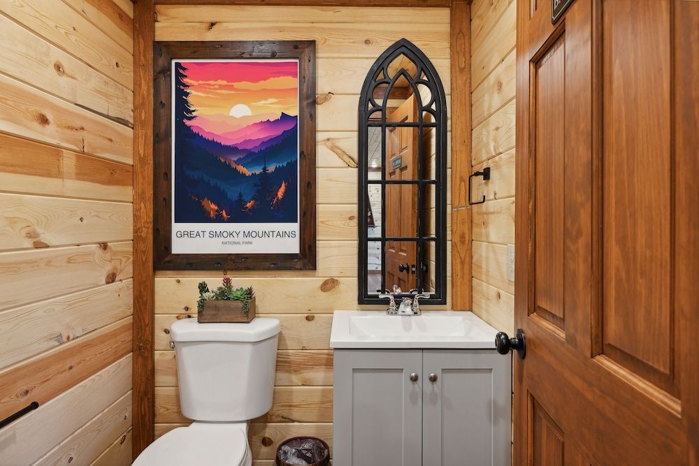 Smoky Mountain Splash 6 Bedroom Cabin by RedAwning Cabin, 6 Bedrooms 29