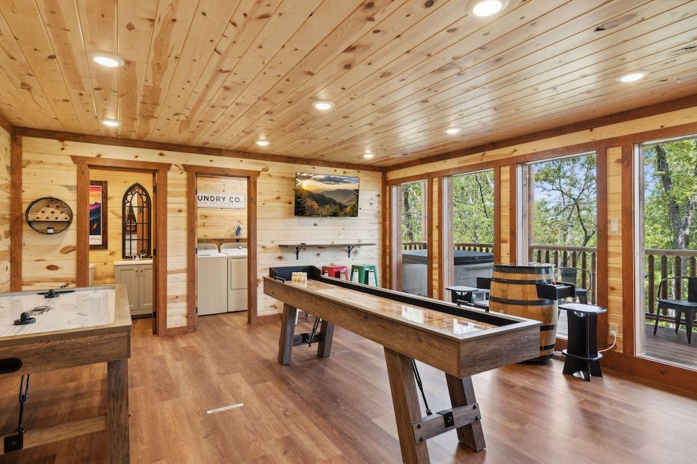 Smoky Mountain Splash 6 Bedroom Cabin by RedAwning Cabin, 6 Bedrooms 43