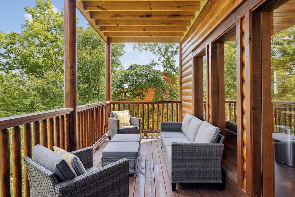 Smoky Mountain Splash 6 Bedroom Cabin by RedAwning Cabin, 6 Bedrooms 63