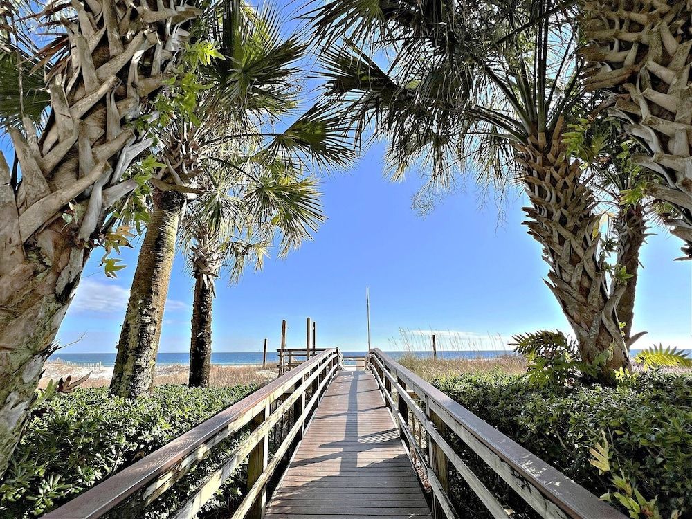 Regency Isle 704
