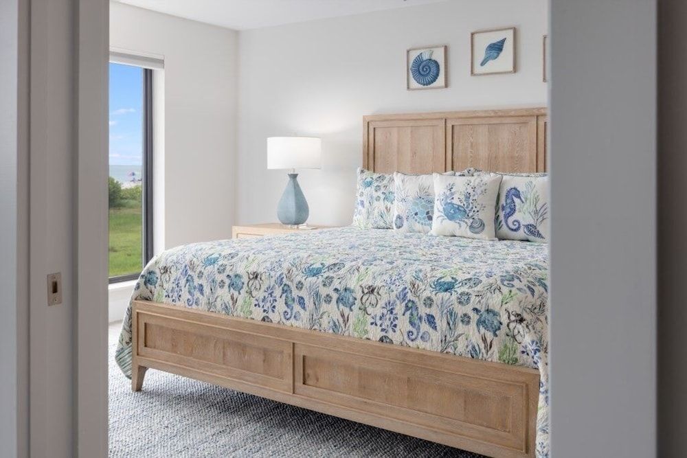 Condo, 2 Bedrooms