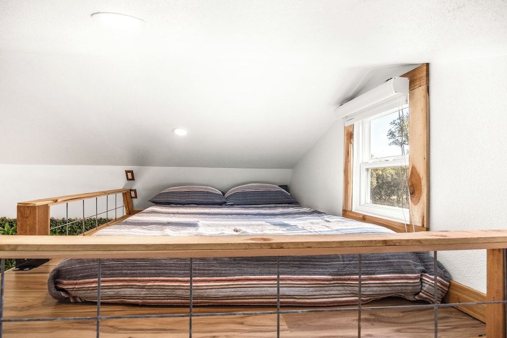 Romantic Luxury Retreat-hot/cold pool & sauna Luxury Villa, Courtyard View 5