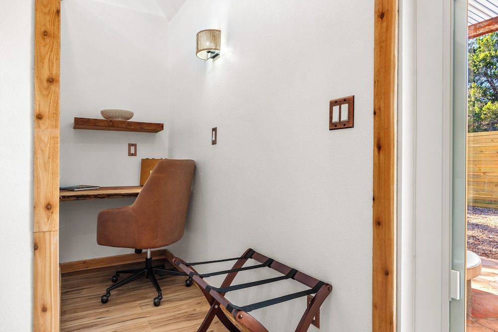 Romantic Luxury Retreat-hot/cold pool & sauna Luxury Villa, Courtyard View 4