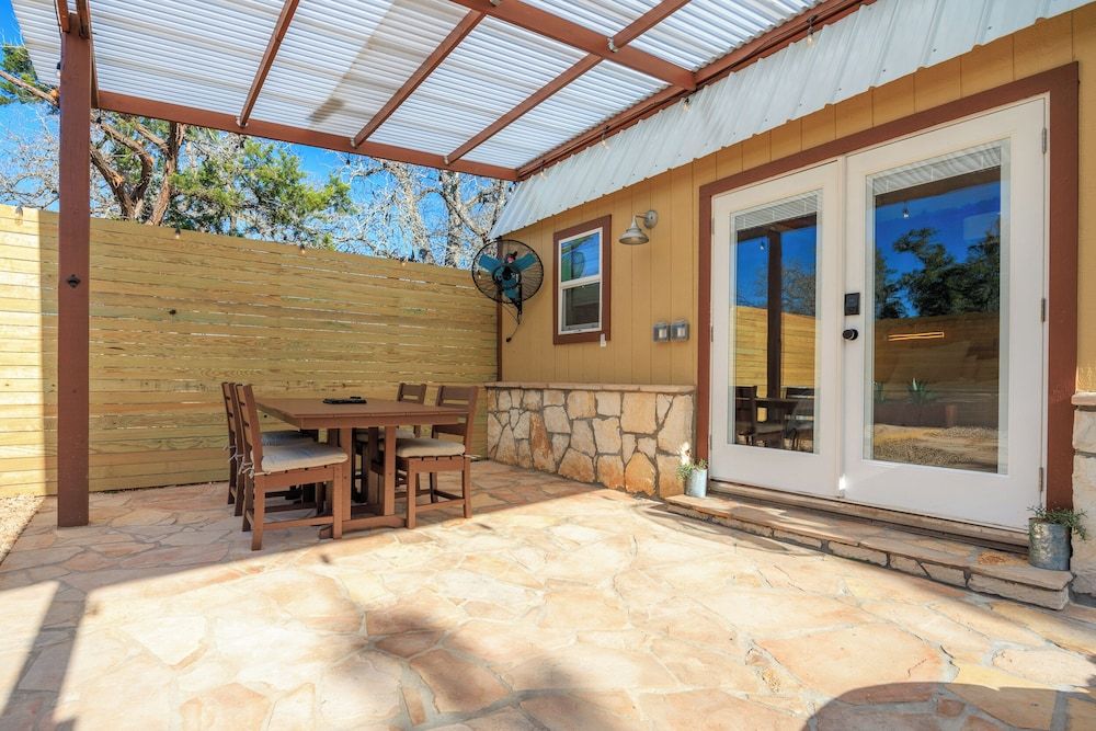 Romantic Luxury Retreat-hot/cold pool & sauna Luxury Villa, Courtyard View 15