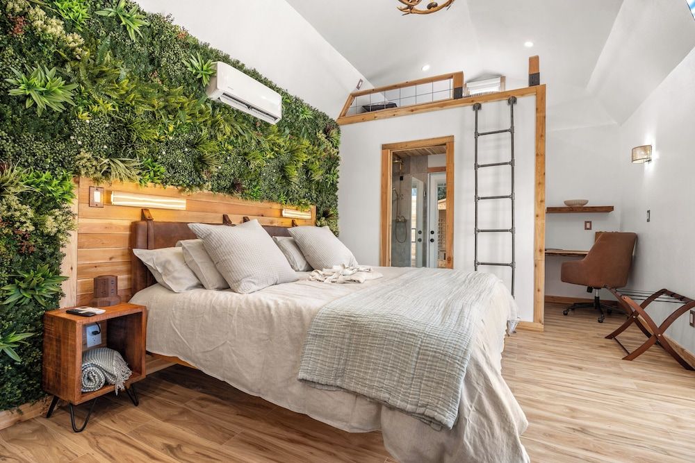 Romantic Luxury Retreat-hot/cold pool & sauna Luxury Villa, Courtyard View 3