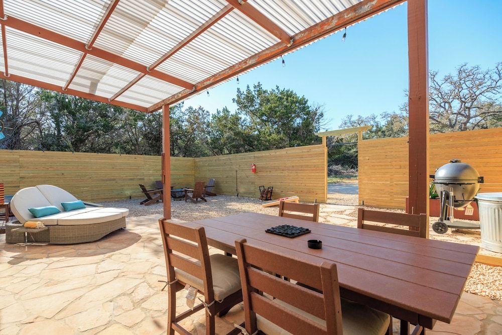 Romantic Luxury Retreat-hot/cold pool & sauna Luxury Villa, Courtyard View 12