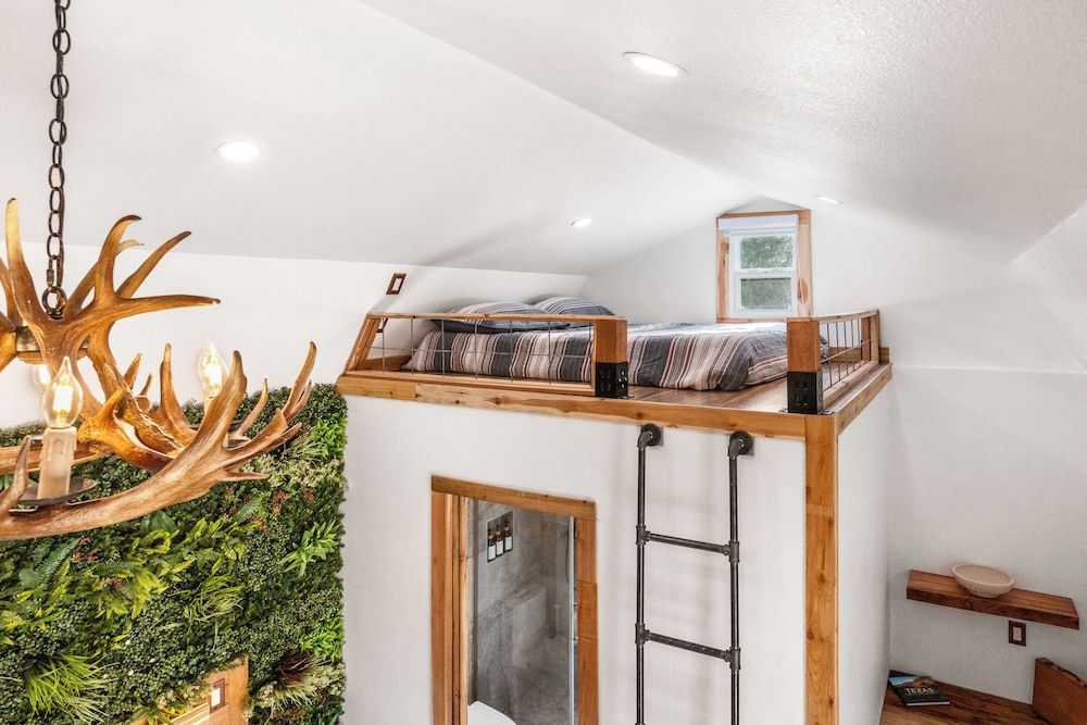 Romantic Luxury Retreat-hot/cold pool & sauna Luxury Villa, Courtyard View 6