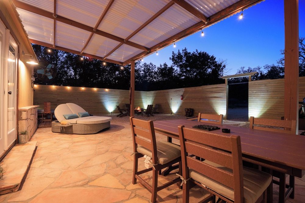 Romantic Luxury Retreat-hot/cold pool & sauna Luxury Villa, Courtyard View 11