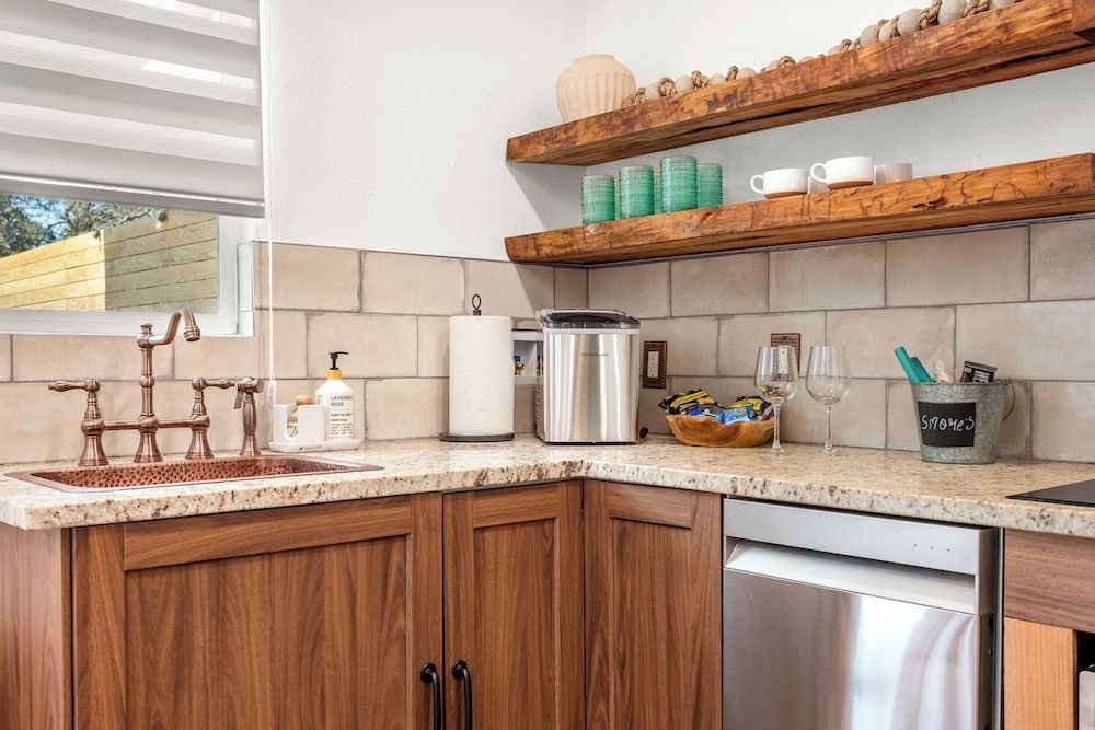 Romantic Luxury Retreat-hot/cold pool & sauna Luxury Villa, Courtyard View 9