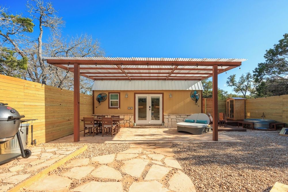 Romantic Luxury Retreat-hot/cold pool & sauna Luxury Villa, Courtyard View 13