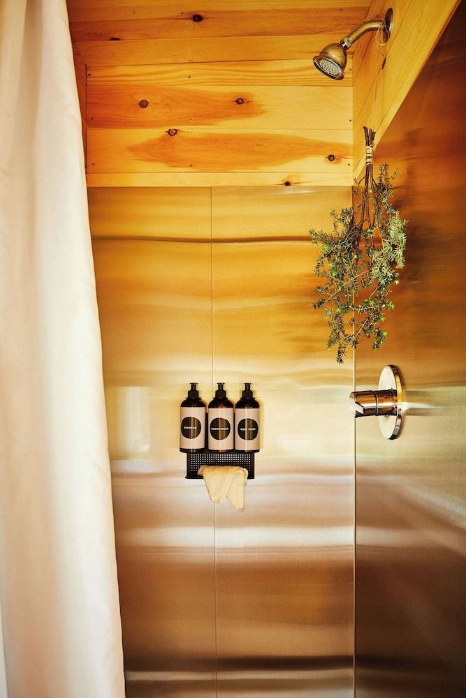 Postcard Cabins Barber Creek, Outdoor Collection by Marriott Bonvoy Standard Cabin, 1 Queen Bed 7