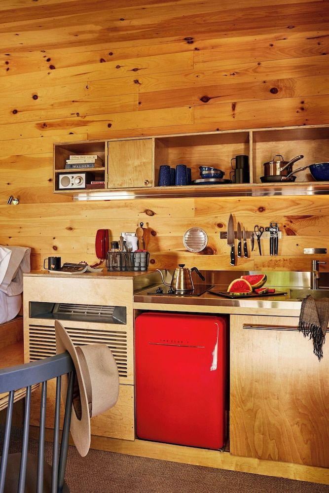 Postcard Cabins Barber Creek, Outdoor Collection by Marriott Bonvoy Standard Cabin, 1 Queen Bed 5