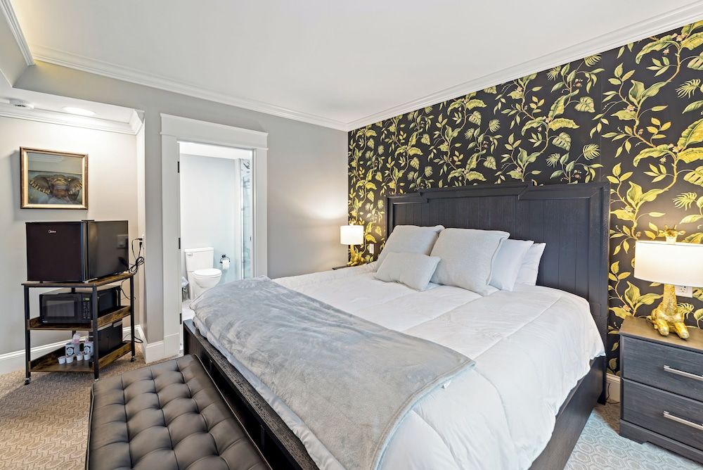 The White Inn Suite, 1 King Bed with Sofa bed 2