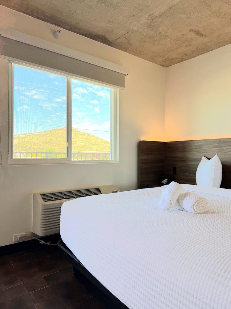 The Alice Hotel Premium Suite, 1 King Bed 5