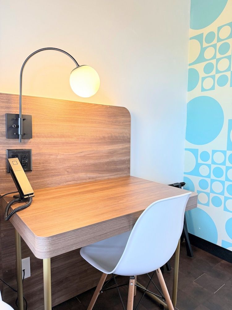 The Alice Hotel Premium Suite, 1 King Bed 9