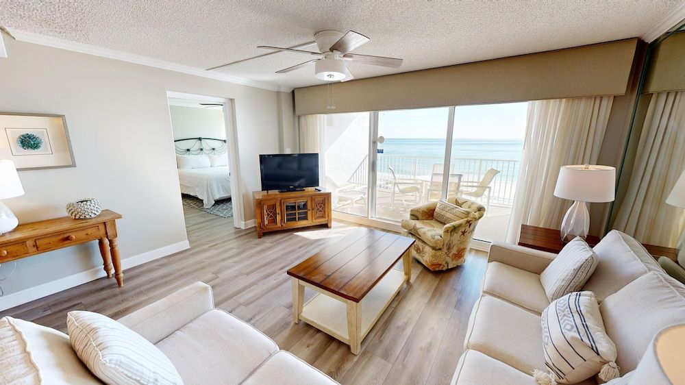 Condo, 2 Bedrooms