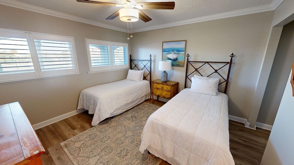 Condo, 2 Bedrooms