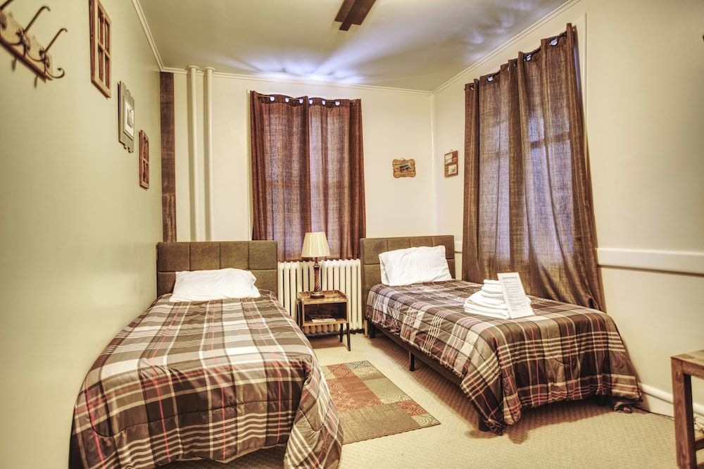 Prescott House ADK Economy Double Room, 2 Twin Beds, Non Smoking 2
