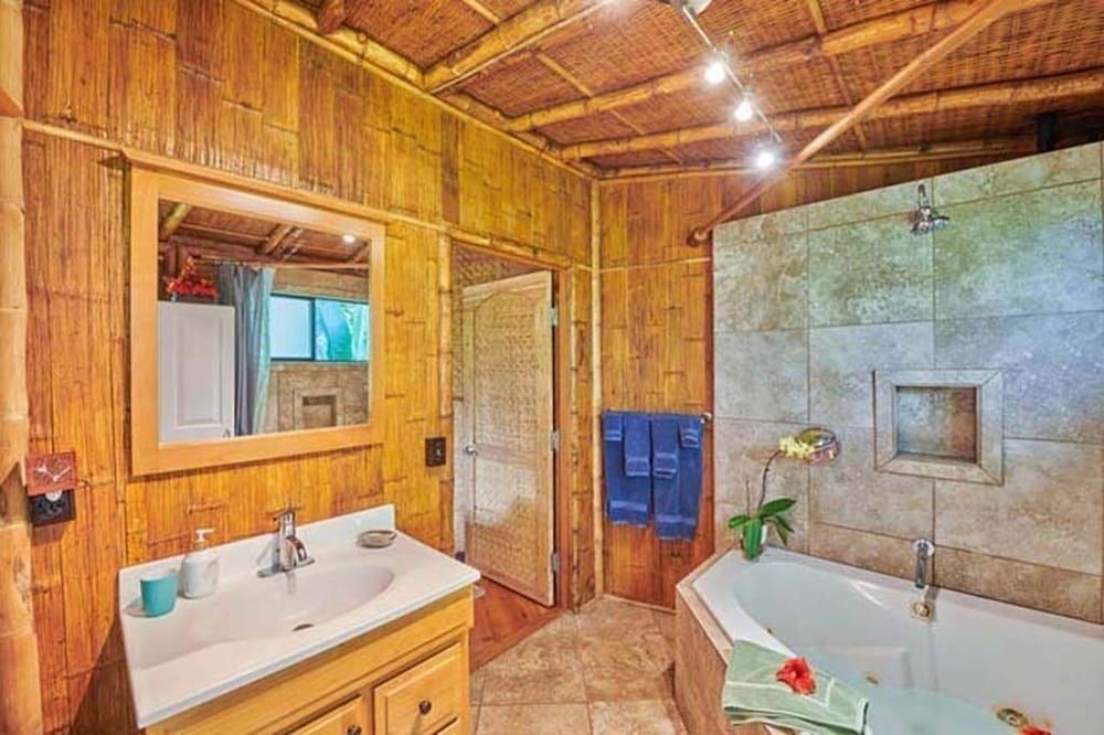 Comfort Cottage, 2 Bedrooms, Hot Tub, Garden View