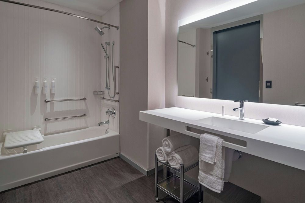 AC Hotel Wichita Downtown Classic Room, 1 King Bed with Sofa bed, City View (Hearing Accessible) 6