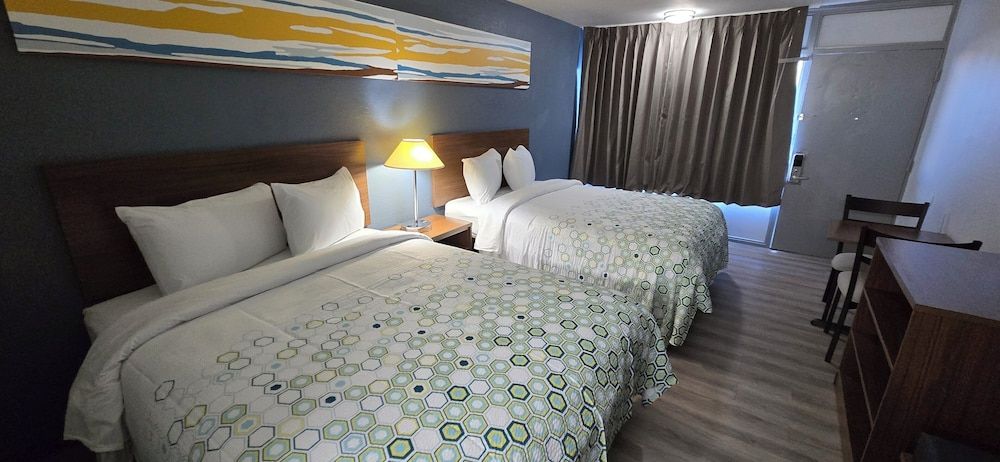 HomeTowne Studios LaGrange Studio, 2 Queen Beds, Non Smoking, Kitchenette 2