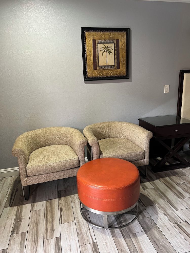 Amber Motel Deluxe Room 4