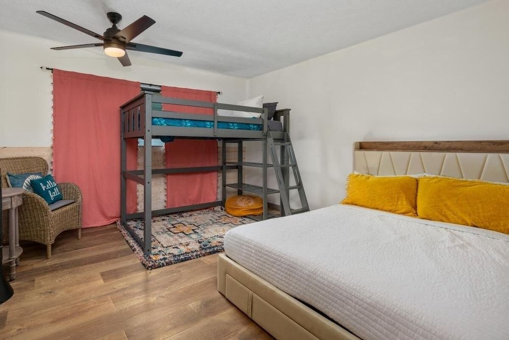 Condo, 2 Bedrooms