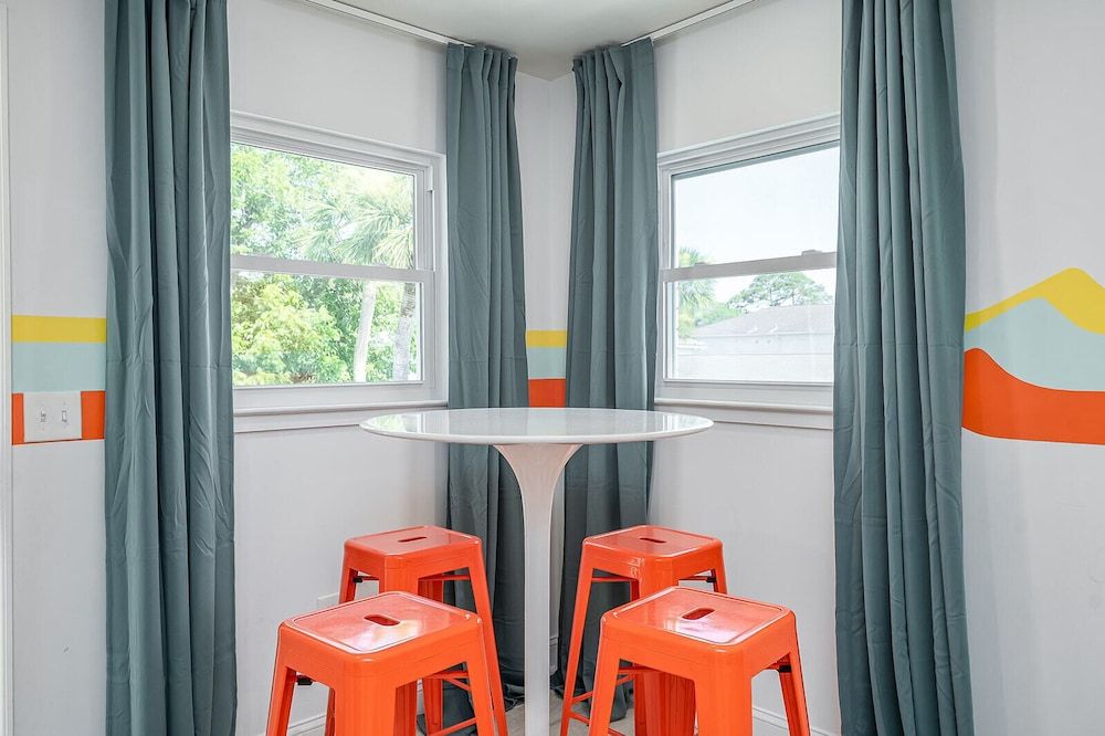 Royal Palms Motel Deluxe Suite, 2 Bedrooms 4