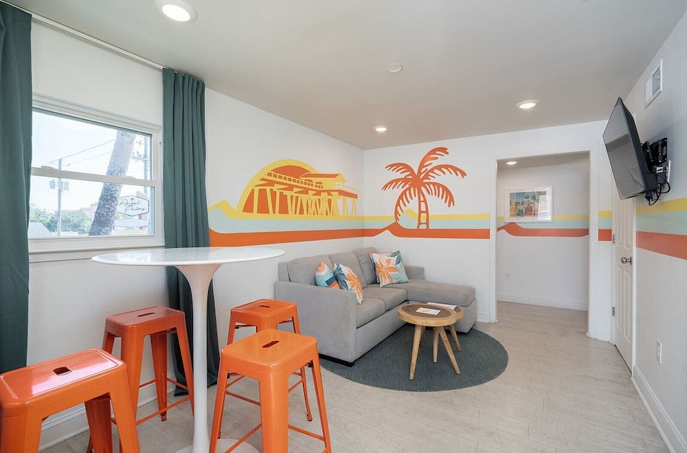 Royal Palms Motel Deluxe Suite, 2 Bedrooms 3